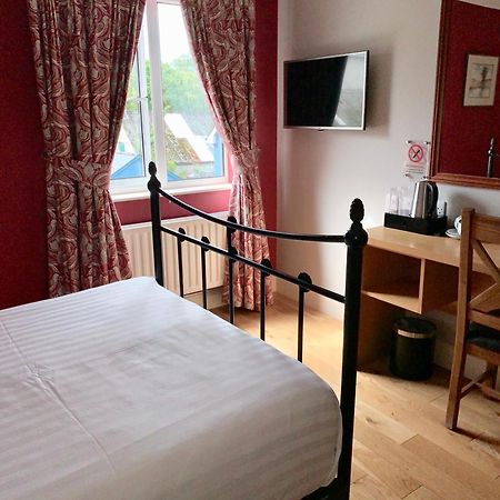 The Highlands Hotel Glenties Room photo