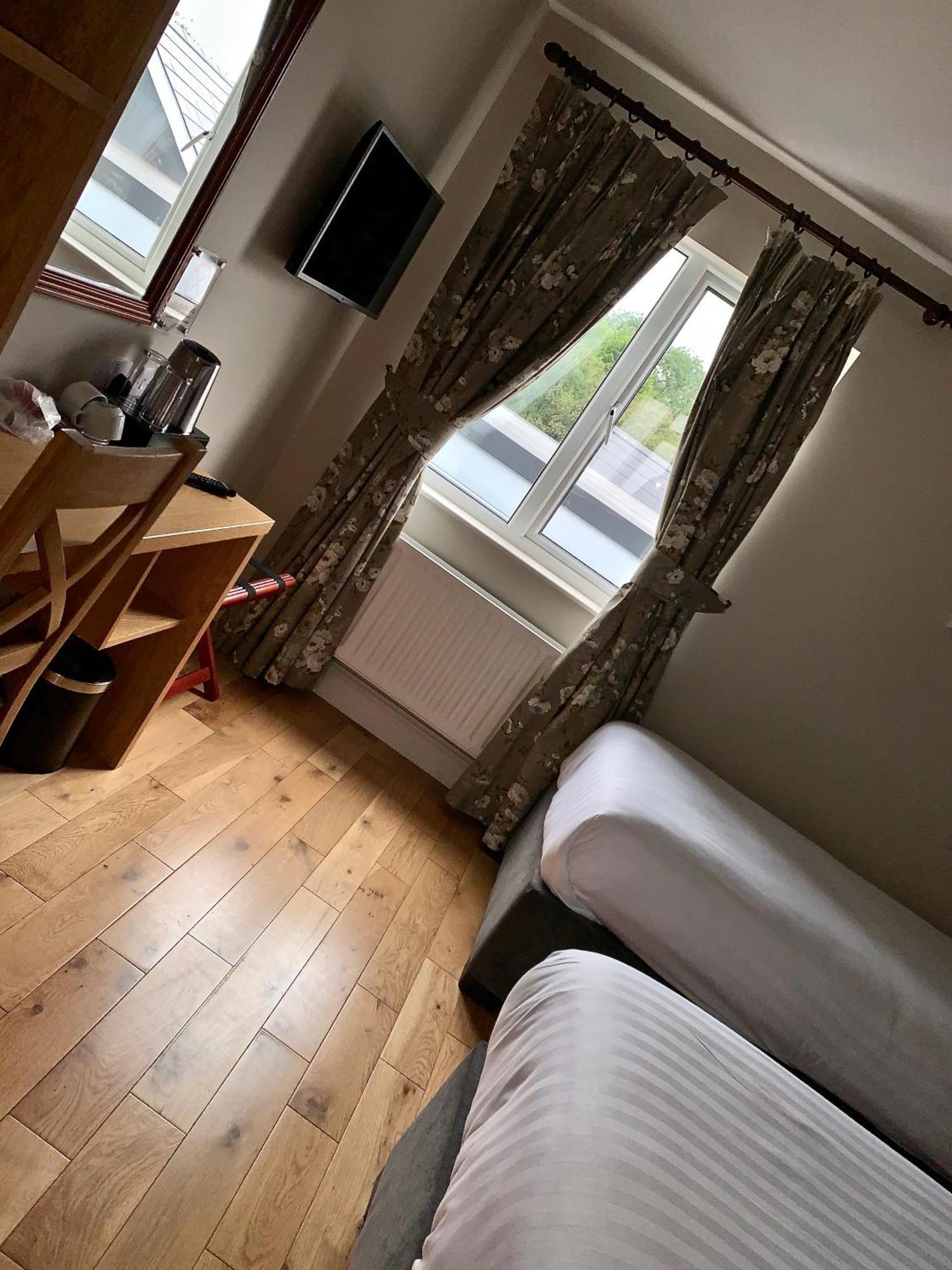 The Highlands Hotel Glenties Room photo